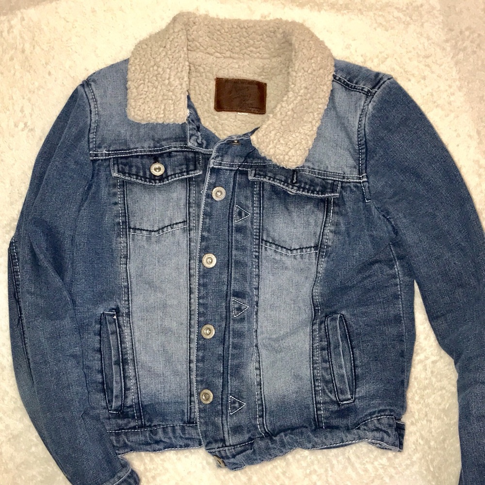 Jean jacket w/ fur collar & lining